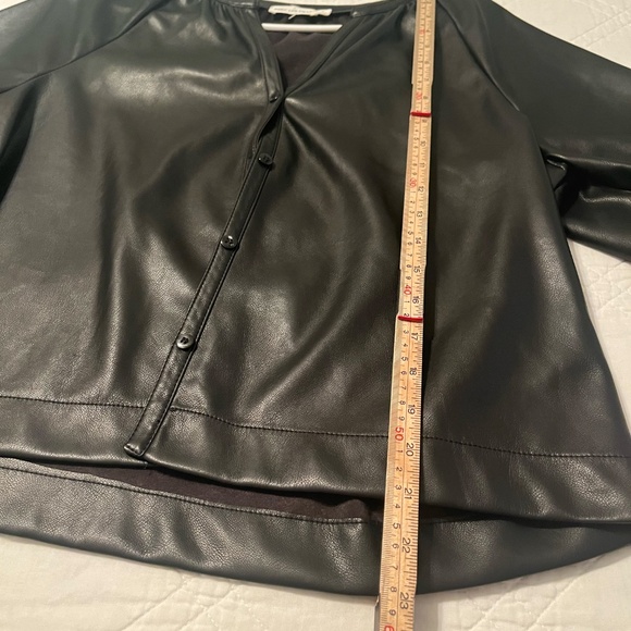 Avec Les Filles NWT Black Faux Leather Short Sleeve Button-Up Blouse Large NEW - Picture 11 of 13